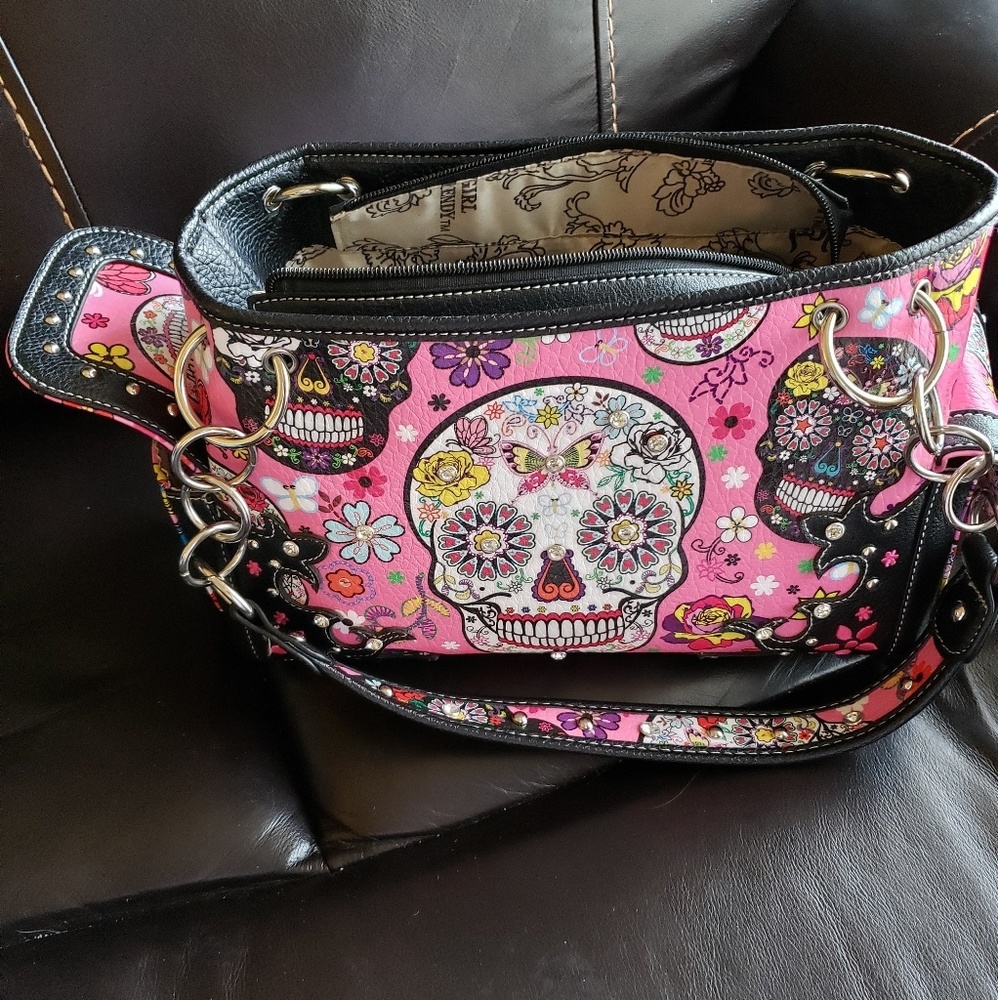Medium size skull conceal and carry purse